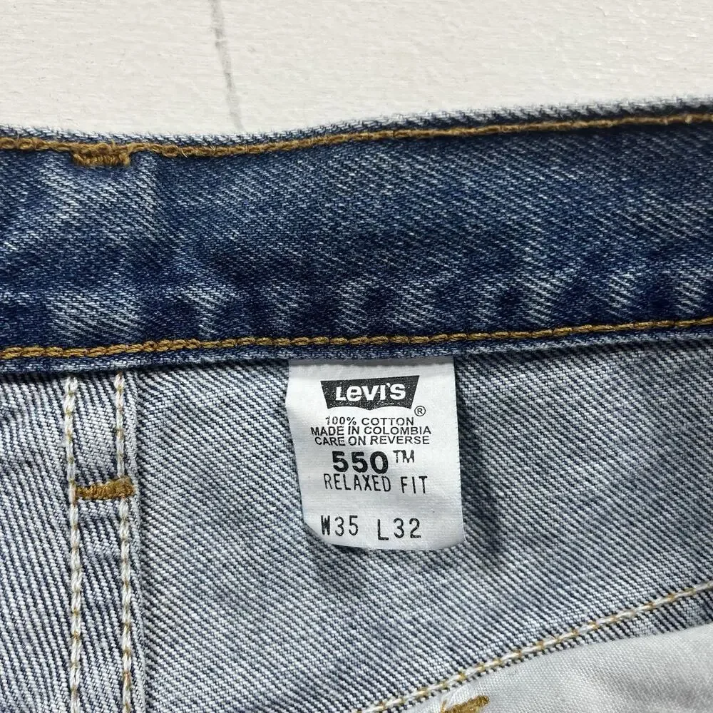 Vintage Y2K Levi’s 550 Relaxed Fit Jeans 34x32 Light Wash Denim